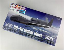 Беспилотный самолет-разведчик ВВС США RQ-4B Global Hawk «2021» Наклейка с техническими характеристиками Воздушных сил самообороны 2021, специальное издание