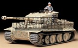 Тяжелый танк Tiger I Ausf.E mid production 1943г. c 1 фигурой командира - фото 18093